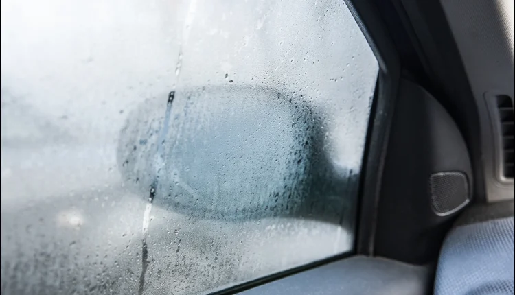Arabanın camı neden buğulanır